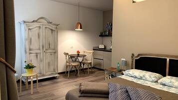 1 bedroom, in-room safe, WiFi, bed sheets