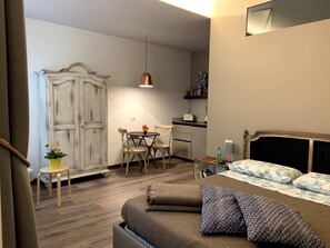 1 bedroom, in-room safe, WiFi, bed sheets