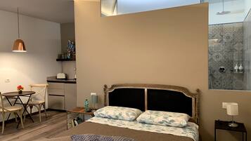 1 bedroom, in-room safe, WiFi, bed sheets