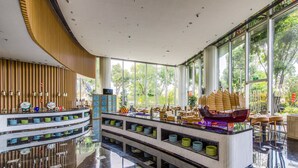 Petit déjeuner buffet servi tous les jours en supplément