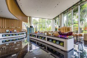 อาหารเช้าแบบบุฟเฟ่ต์ทุกวัน (CNY 88 ต่อคน)