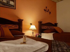 Iron/ironing board, bed sheets - Hotel Vista San Francisco (Antigua Guatemala)