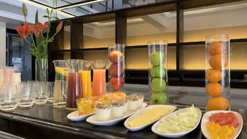 Ilmainen päivittäinen buffetaamiainen