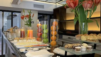 Bao gồm bữa sáng buffet hàng ngày