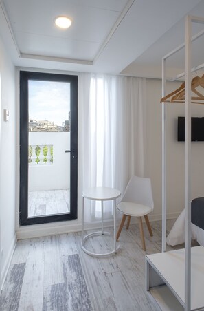 Executive kamer, balkon, uitzicht op de stad | Luxe beddengoed, donsdekens, pillowtop-bedden, een minibar