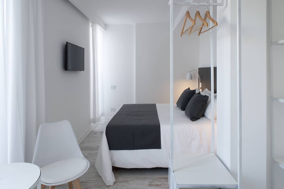 Premium bedding, down duvets, pillow-top beds, minibar