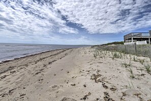 On the beach - Peaceful Cottage - Steps to Matunuck Beach (South Kingstown)