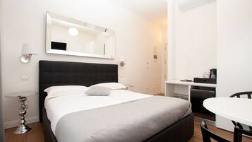 Quarto casal | Frigobar, escrivaninha, quartos à prova de som, Wi-Fi de cortesia