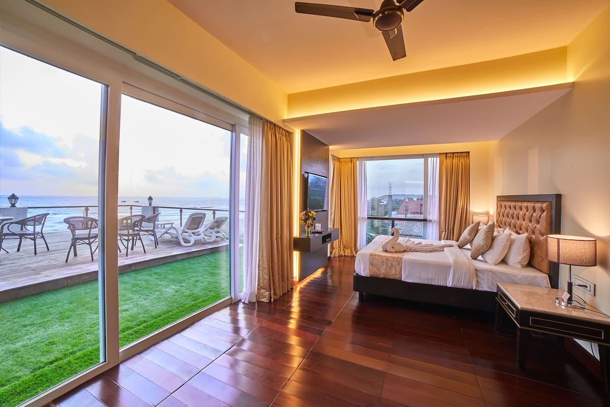 Royale suite with Ocean View | 1 habitación, minibar y caja de seguridad en la habitación