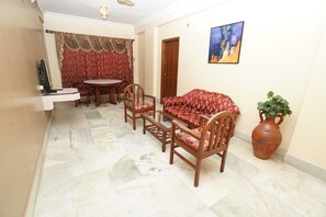 Suite Room | Living area - Hotel Mangalore International (Mangaluru)
