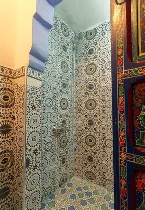 Bathroom shower - Riad El Medaqa (Chefchaouen)