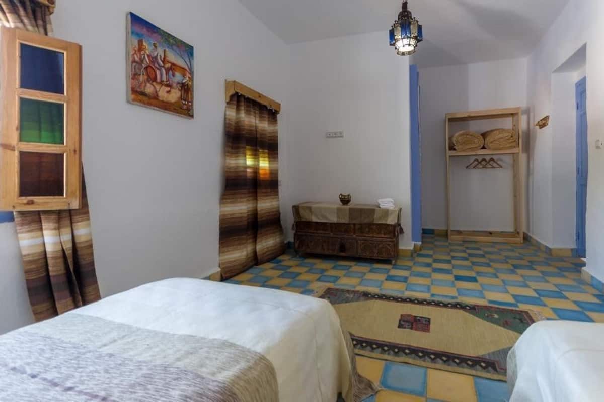 Habitación clásica doble, 5 habitaciones, no fumadores, vistas a la ciudad | Caja fuerte, cortinas opacas, wifi gratis y ropa de cama