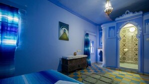 In-room safe, blackout curtains, free WiFi, bed sheets - Riad El Medaqa (Chefchaouen)