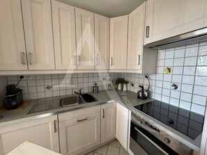 Fridge, microwave, oven, coffee/tea maker - CONFORTABLE T2 AVEC PKG SETE PORT DE PLAISANCE (Sète)