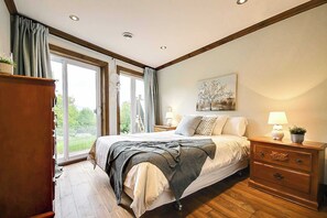 5 habitaciones, tabla de planchar con plancha, wifi y ropa de cama 