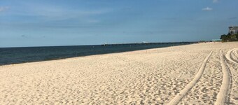 Dee Jay Beach Resort
