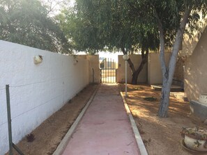 Unclassified image, 5 of 20, button