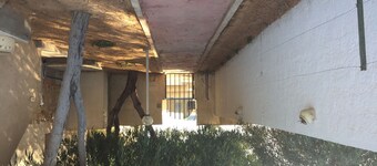 villa indipendente con piscina privata, parcheggio coperto