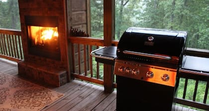 Beautiful Custom Cabin on almost 2 acres with lots of privacy