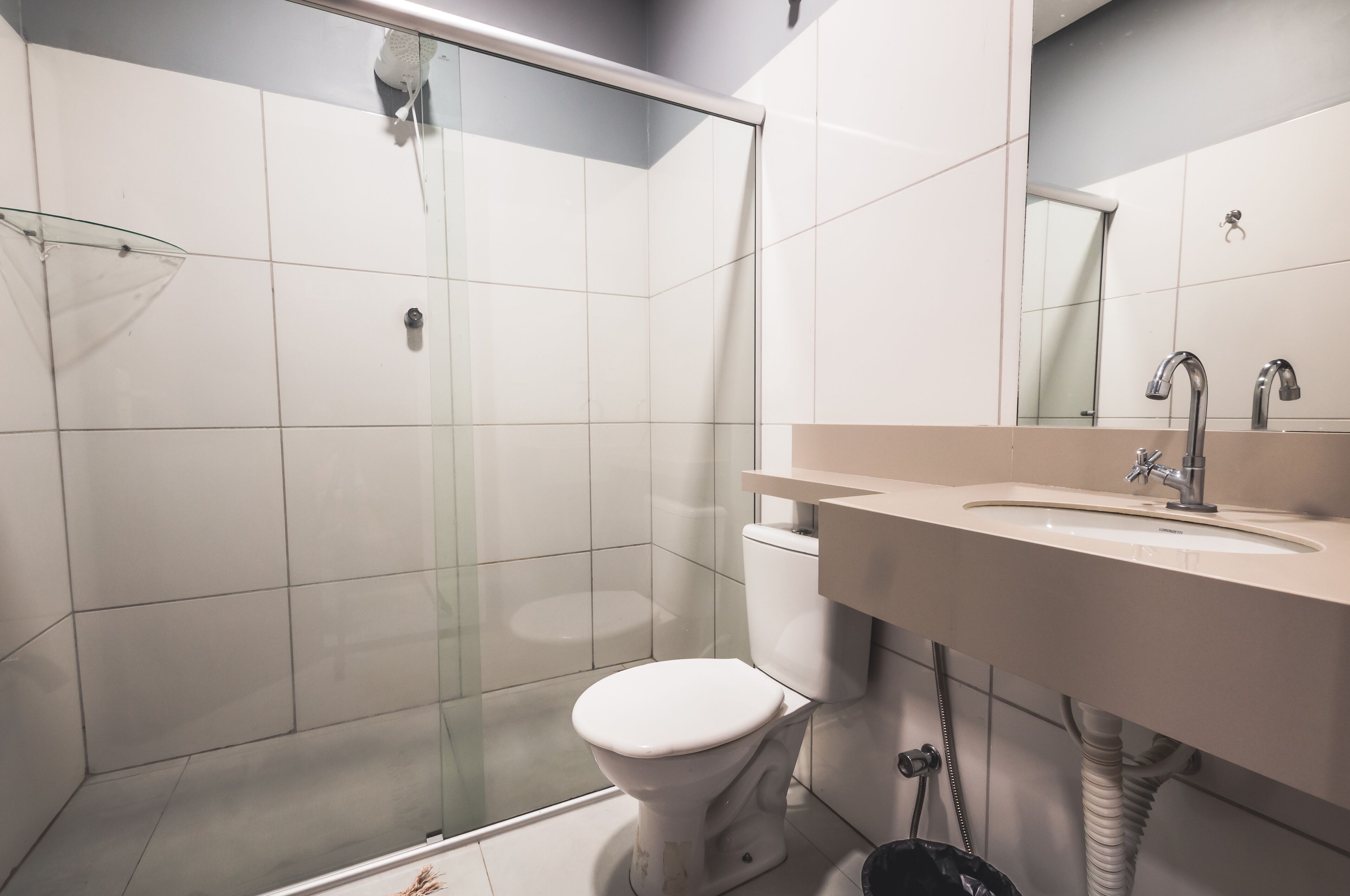 basic double room | bathroom | free toiletries, towels