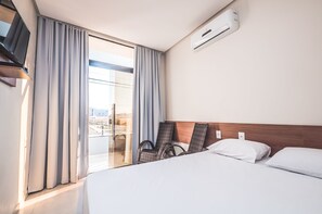 Quarto família | Frigobar, cortinas blackout, ferros/tábuas de passar roupa