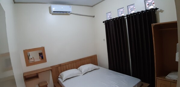 2 bedrooms, in-room safe, WiFi, bed sheets - Welcome to Qta Homestay (Yogyakarta)