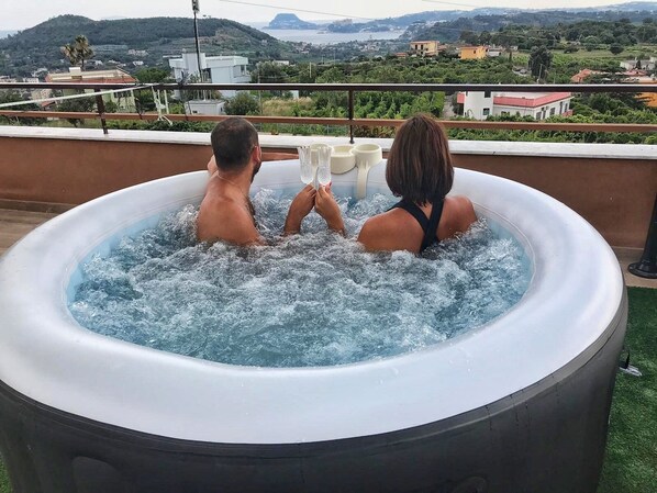 Bain à remous extérieur