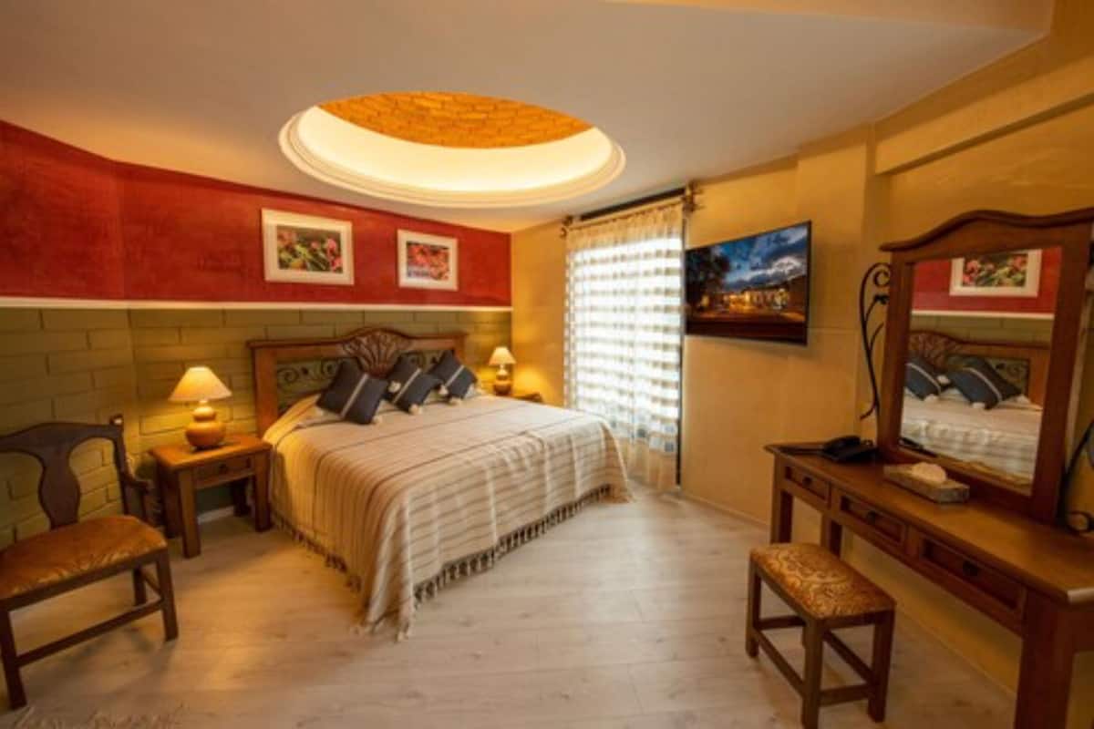 Luxury Room, 1 King Bed, Tower | Premium bedding, down comforters, Select Comfort beds, in-room safe
