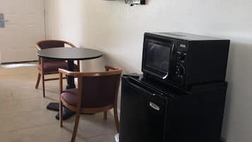 Deluxe Double Room, 2 Katil Ratu (Queen), Non Smoking | 1 bilik tidur, peralatan tempat tidur premium, gebar bulu kapas