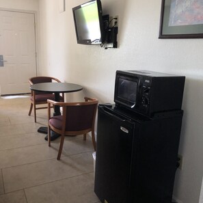 1 غرفة نوم وأغطية فراش متميزة وألحفة محشوة بالريش