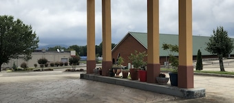 Clairmont Inn