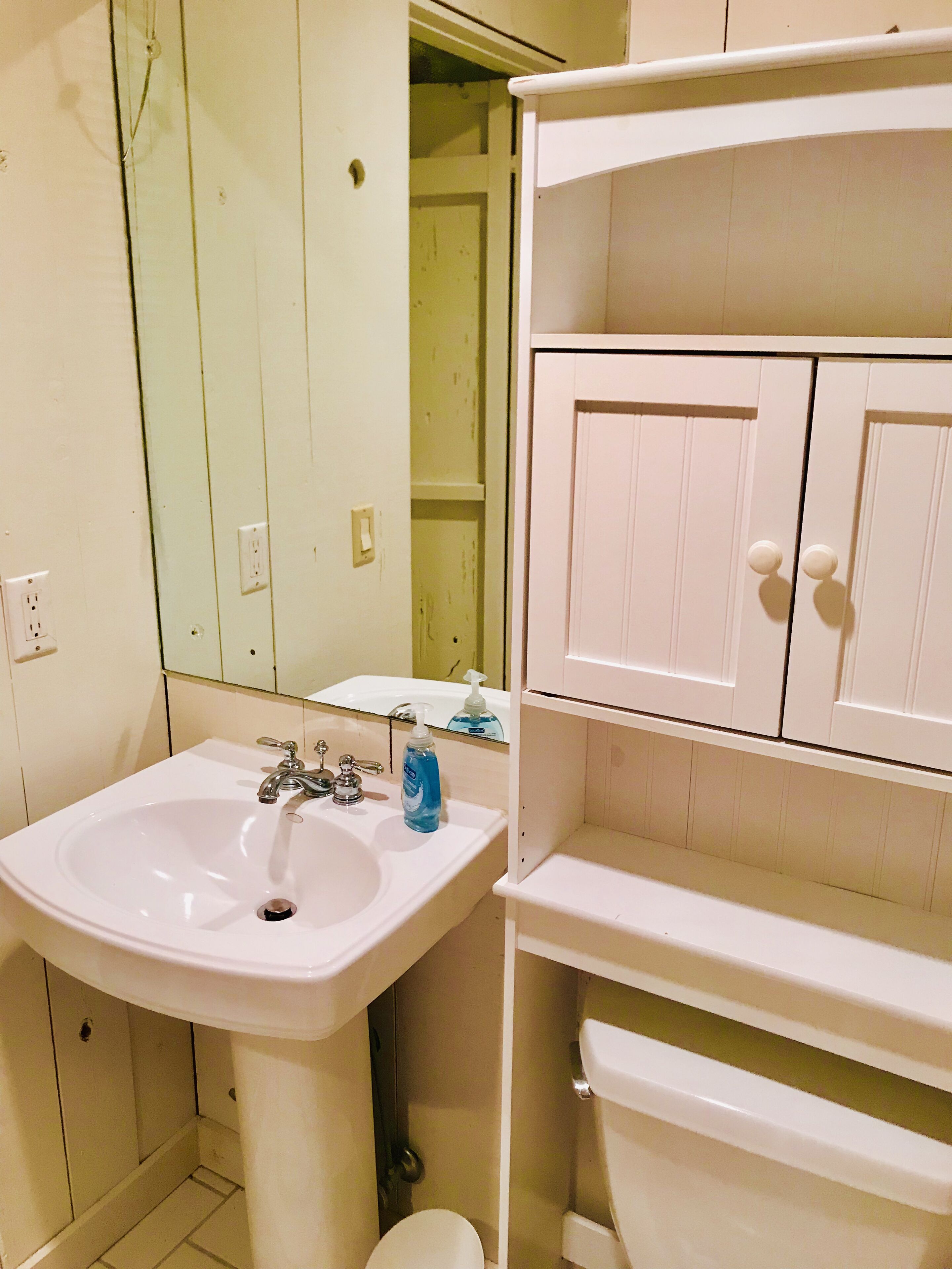 Combined shower/bathtub, hair dryer, towels, soap