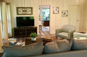 Smart TV, DVD player, books - The Cottage at Eden Isle (Heber Springs)