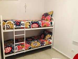 3 bedrooms, iron/ironing board, WiFi, bed sheets