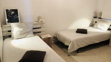 3 slaapkamers, een strijkplank/strijkijzer, wifi, beddengoed