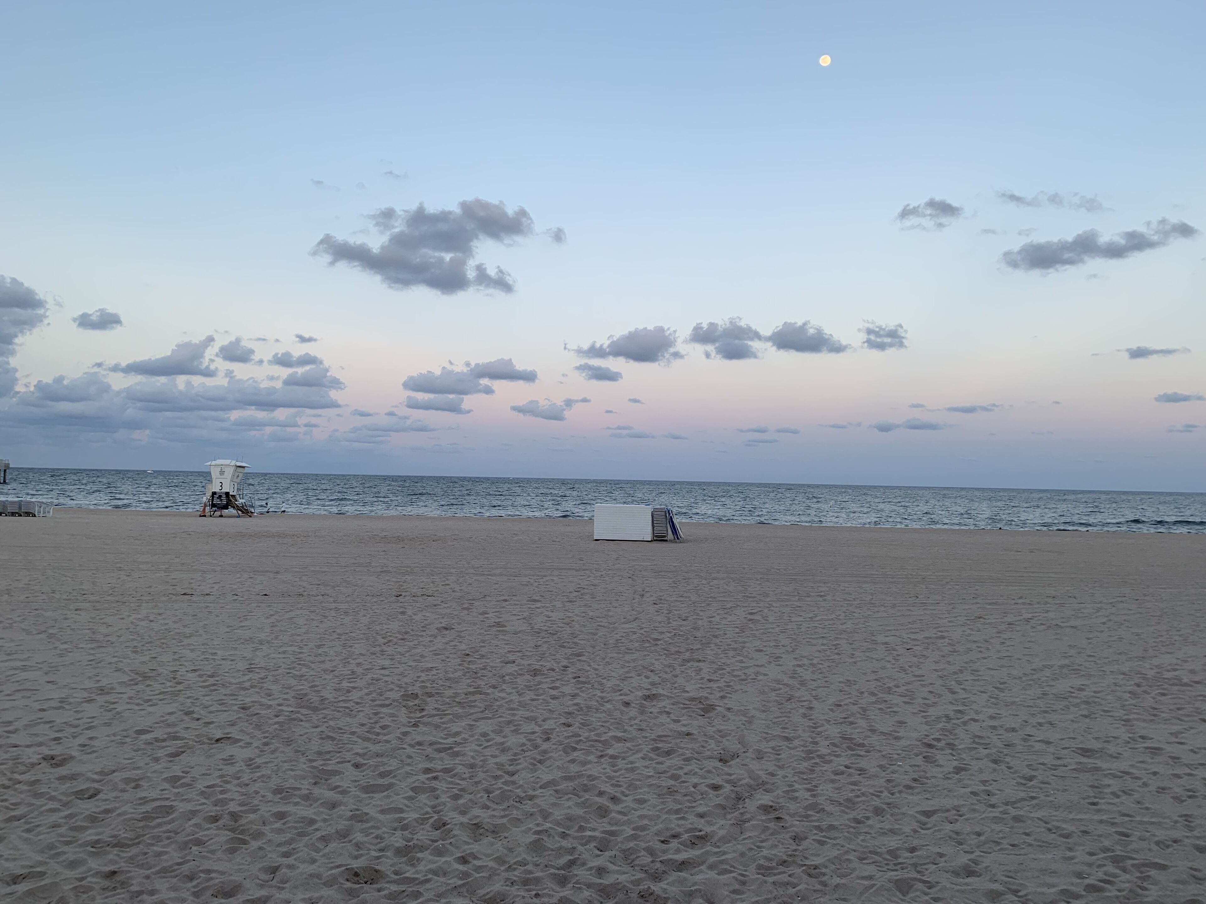 In Strandnähe, Liegestühle, Strandtücher