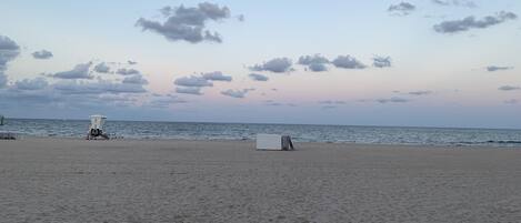 Beach nearby, sun-loungers, beach towels