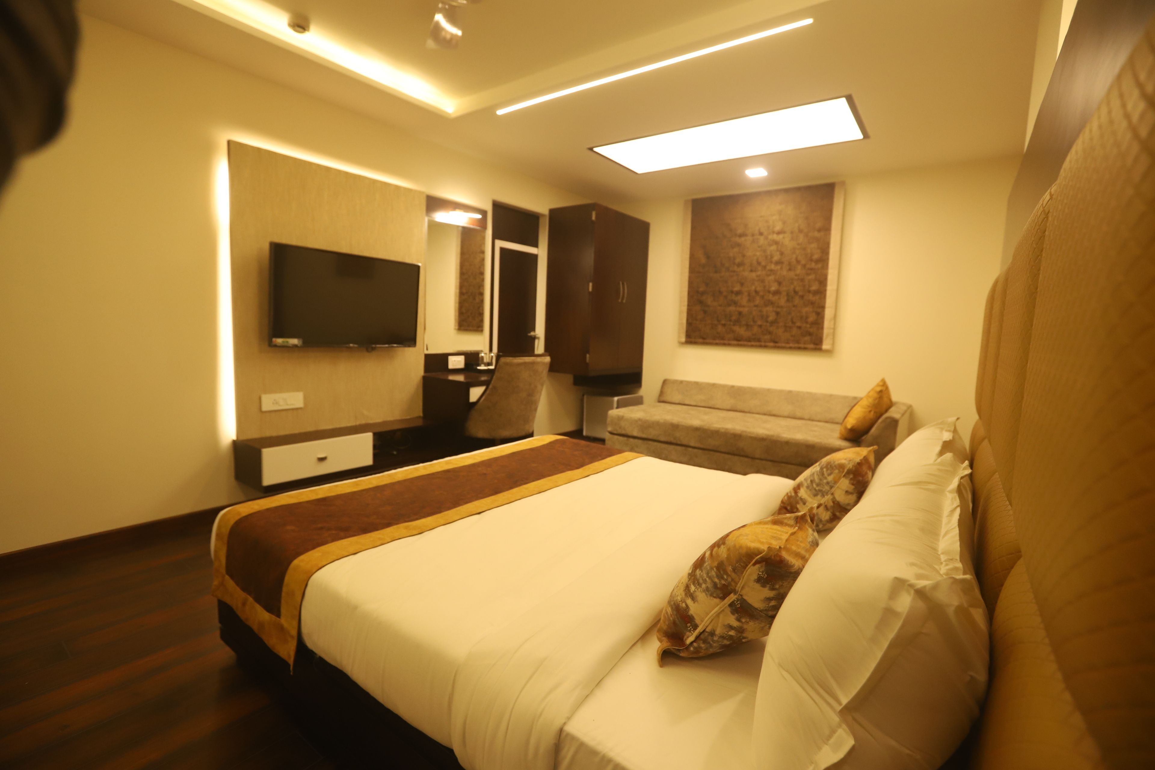 Superior Double Room | In-room safe, soundproofing, iron/ironing board, cots/infant beds