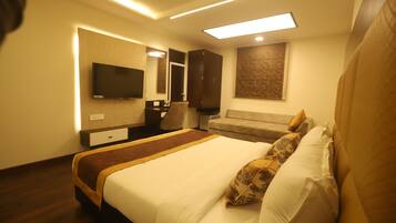 Superior Double Room | In-room safe, soundproofing, iron/ironing board, cots/infant beds