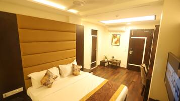 Premium Double or Twin Room | In-room safe, soundproofing, iron/ironing board, cots/infant beds