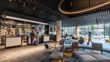 Coin salon dans le hall