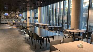 Bữa sáng buffet hàng ngày (10 USD/mỗi người)