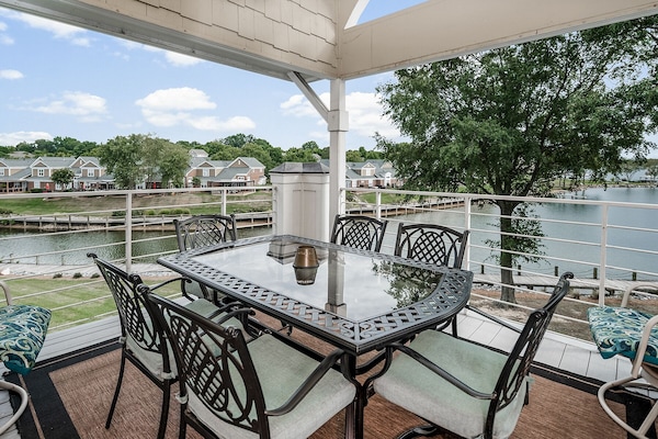 Lake View From Third Floor Balcony - Seating for Six at the Table