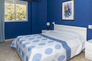 3 bedrooms, iron/ironing board, bed sheets