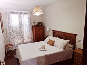 2 chambres, fer et planche à repasser, draps fournis