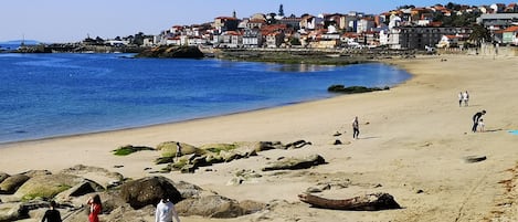 Una spiaggia nelle vicinanze, teli da spiaggia