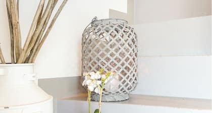 Katon keskellä on asunto Tessa valoa läpäisemällä