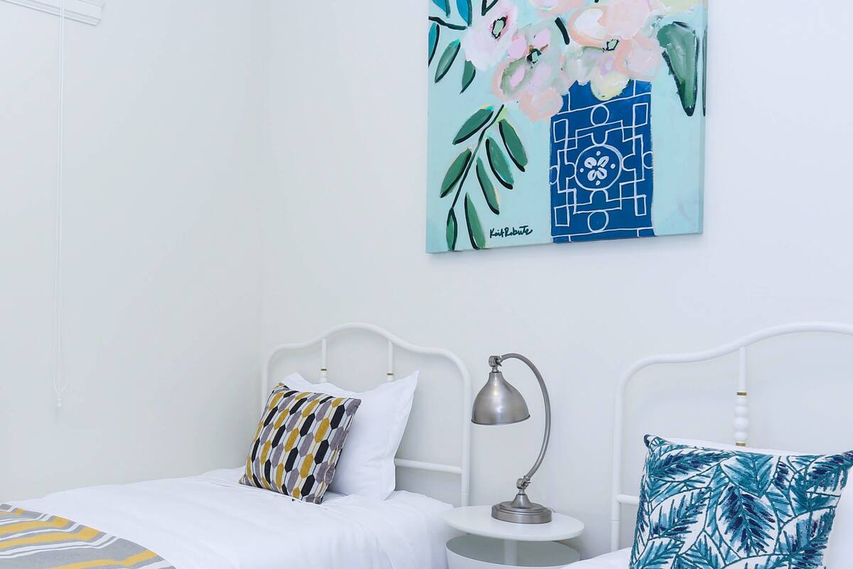 Economy Suite | 2 bedrooms, free WiFi, bed sheets