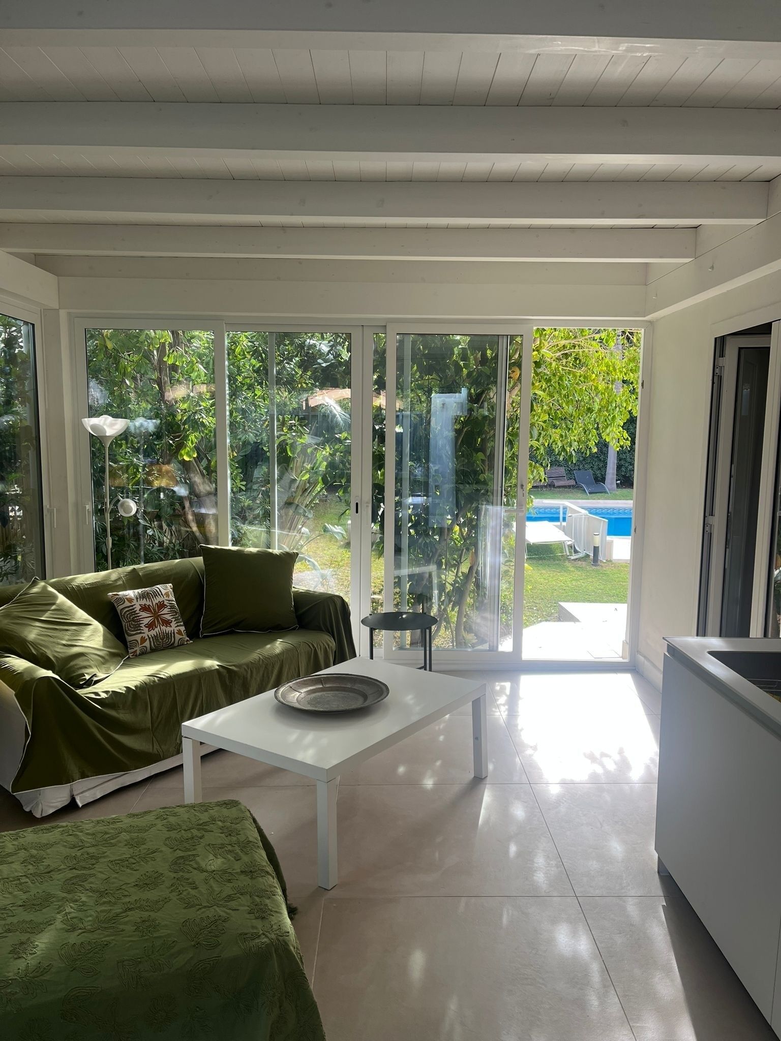 Smart TV, lettore DVD, libri, videoteca