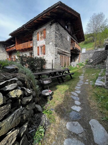 3 Etagen eines renovierten Bauernhauses 200 m von PARADISKI